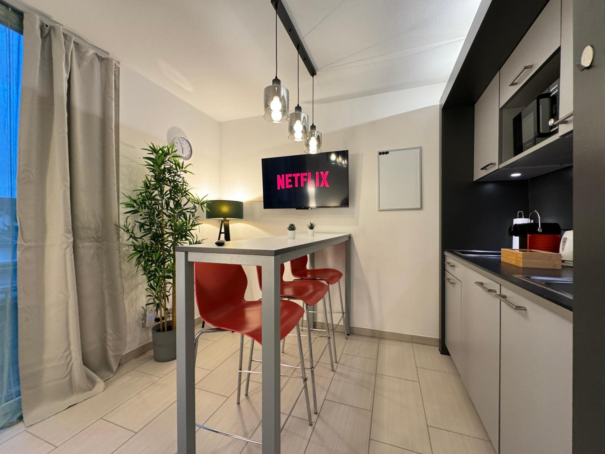 Schwarzwaldblick By Rabe - Netflix & Kaffee-bar & Parkplatz Karlsruhe